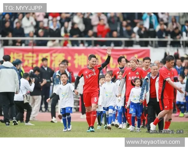 足球明星队莅临武汉激情对决球迷热情高涨期待精彩赛事